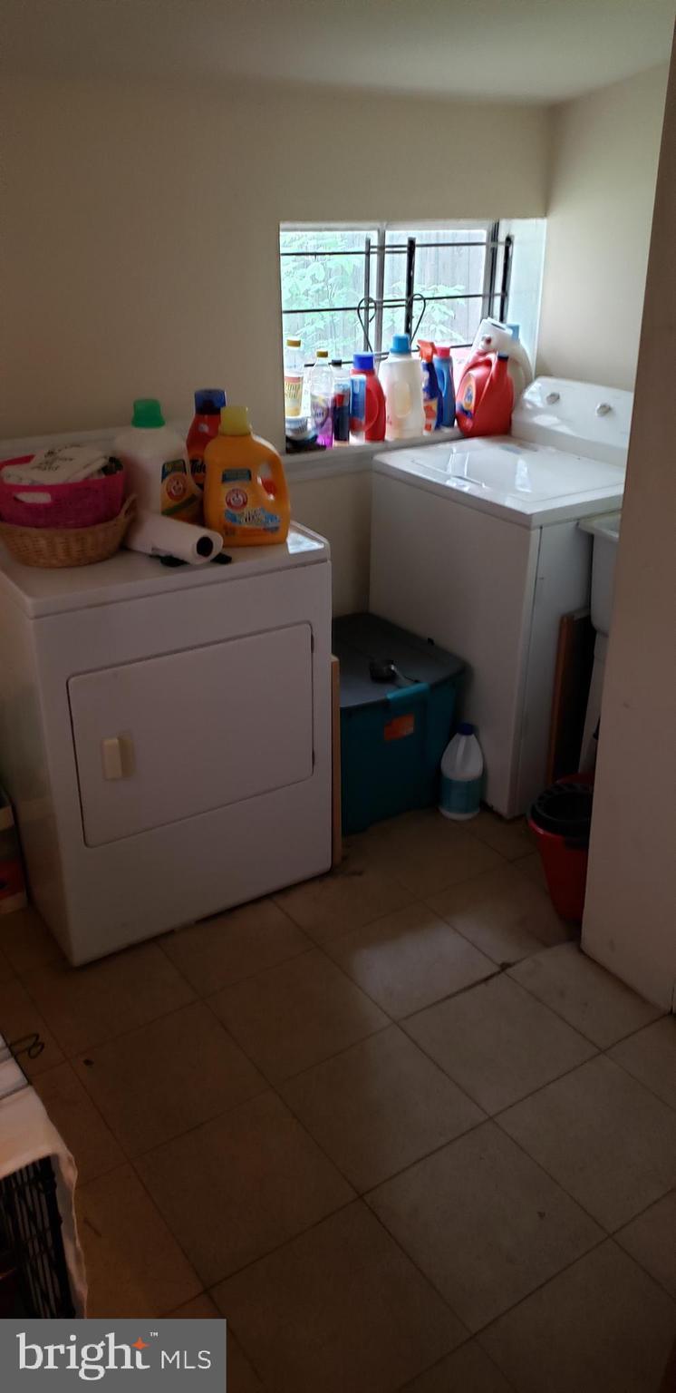 UNIVERSITY CITY - Residential Lease