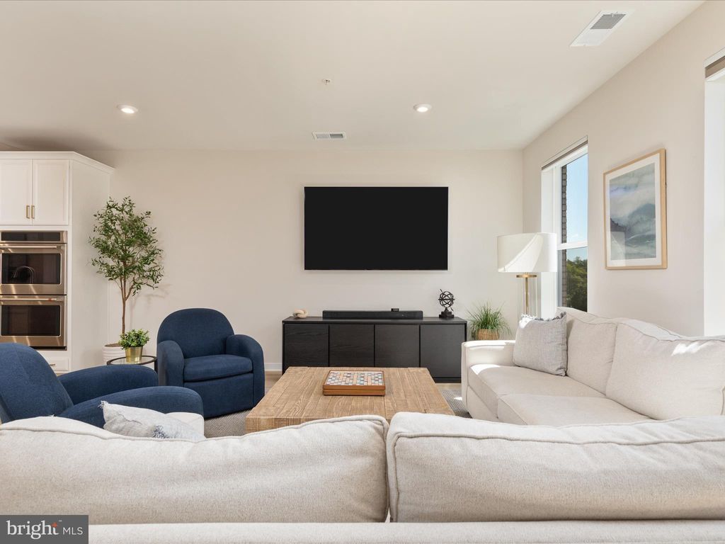Photo of 44533 Wolfhound Square, ASHBURN, VA 20147 (MLS # VALO2107506)