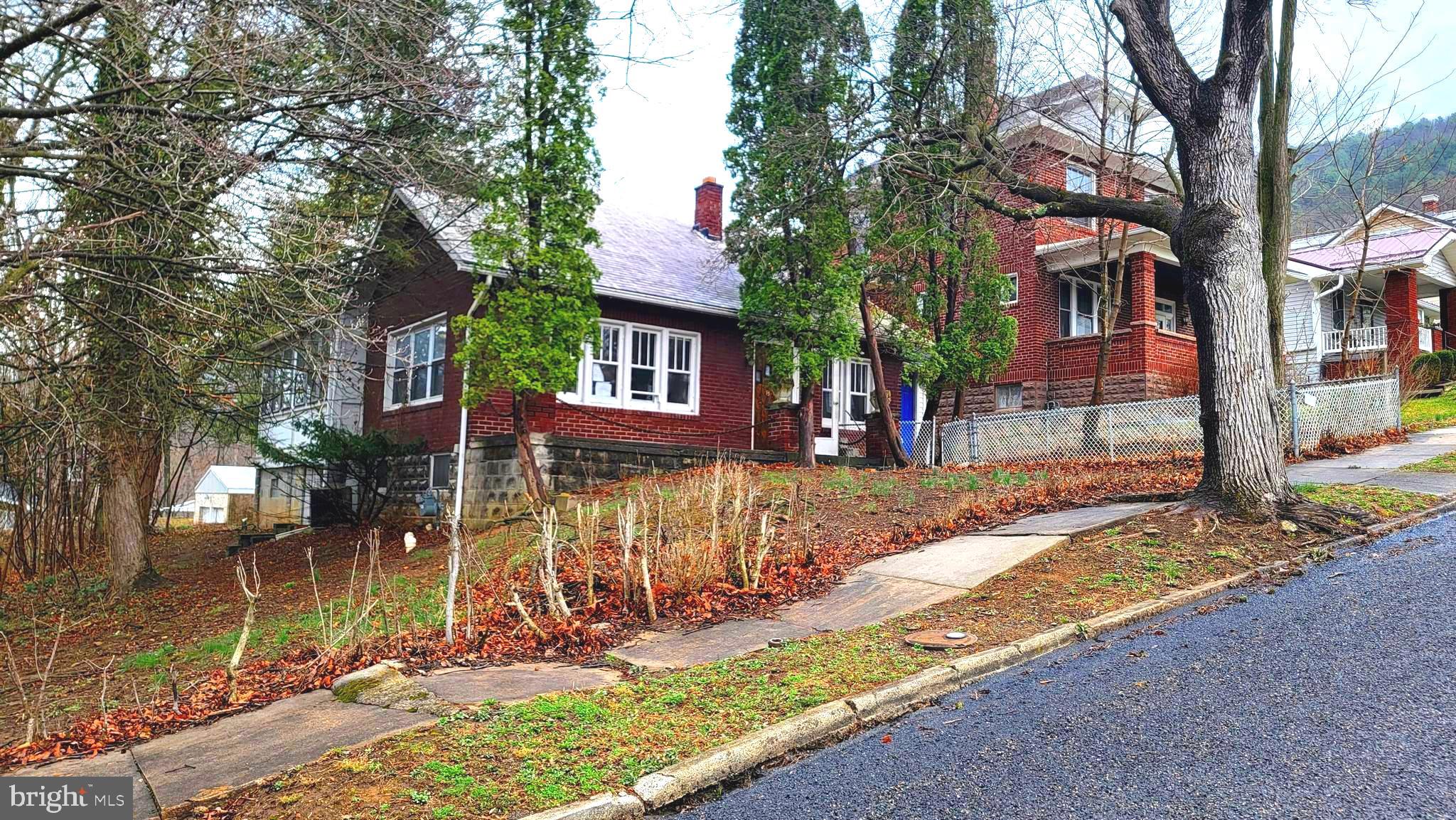 8 BUCHANAN AVENUE