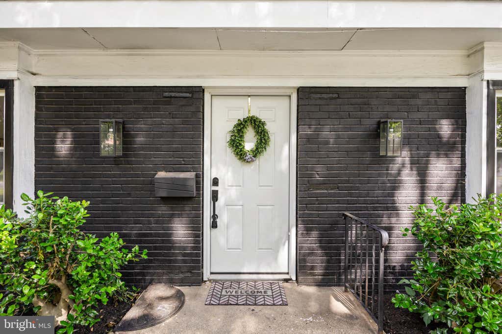 Photo of 6 Hasting Lane, WILLINGBORO, NJ 08046 (MLS # NJBL2114384)