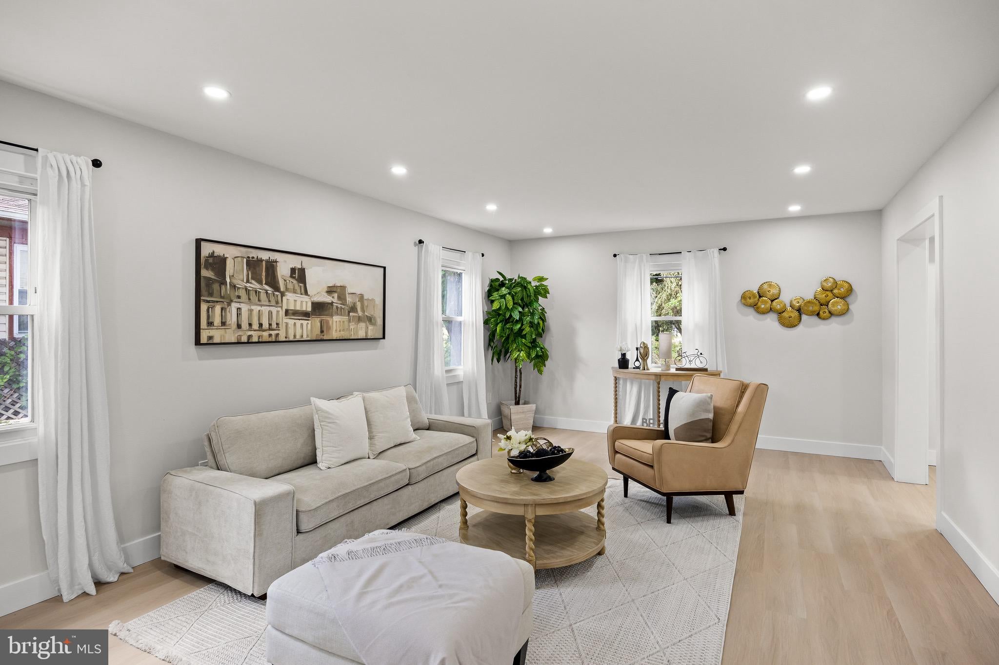 6 HASTING LANE