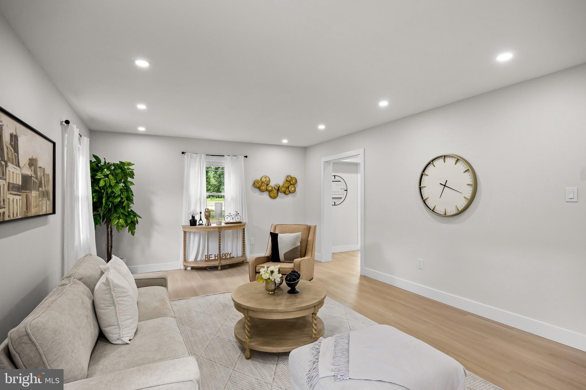 6 HASTING LANE