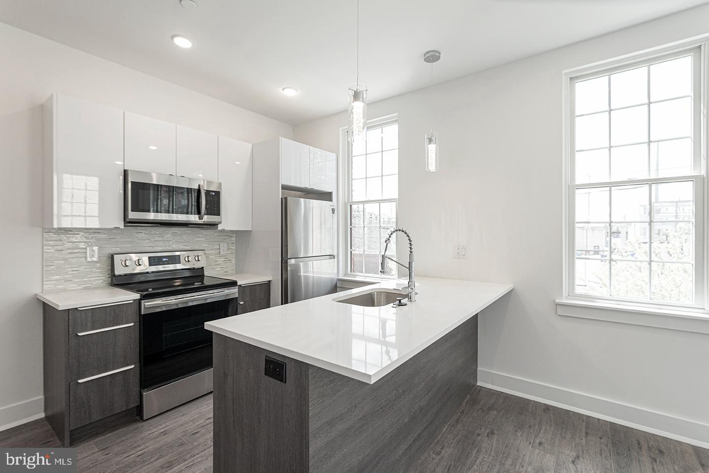 *Available Now!*
Don't miss the chance to live in this new 1 bedroom, 1 bathroom apartment which boasts modern cabinets, vanities and light fixtures, hardwood flooring, large windows and a huge closet! Upon entering this unit, you're welcomed with a full bathroom consisting of gorgeous black/gray tile shower walls and a unique square shaped shower head, a spacious open floor plan kitchen and living room area with the kitchen consisting of stainless steel appliances such as a dishwasher, microwave, garbage disposal, electric oven/stove, and refrigerator. The sink has a modern stainless steel, pull-down sprayer farm faucet and is separate from the rest of the kitchen area for extra counter space, or this area can be used as a kitchen island or breakfast bar option. Located right off of the living room area, a large bedroom with a wall-size closet and wonderful window light is sure to impress. A washer and dryer are also found in a hidden closet next to the bedroom, across from the kitchen and living room area.
Lease Terms: Generally, 1st month, and 1 month security deposit due at, or prior to, lease signing. Other terms may be required by Landlord such as last month’s rent upfront. $65 application fee per applicant. electricity, gas (if applicable), cable/internet and $10/mo technology fee. Water is a flat monthly fee of $60. $25 service fee plus cost of the air filter will be charged quarterly for routine air filter replacement. Landlord Requirements: Applicants to make 3x the monthly rent in verifiable gross income, credit history to be considered, no evictions within the past 5 years, and must have a verifiable rental history with on-time rental payments. Exceptions to this criteria may exist under the law and will be considered. Cosigners will be considered.
*Sorry, no pets!
*Photos of a similar unit in the building - finishes will match, layout may differ*