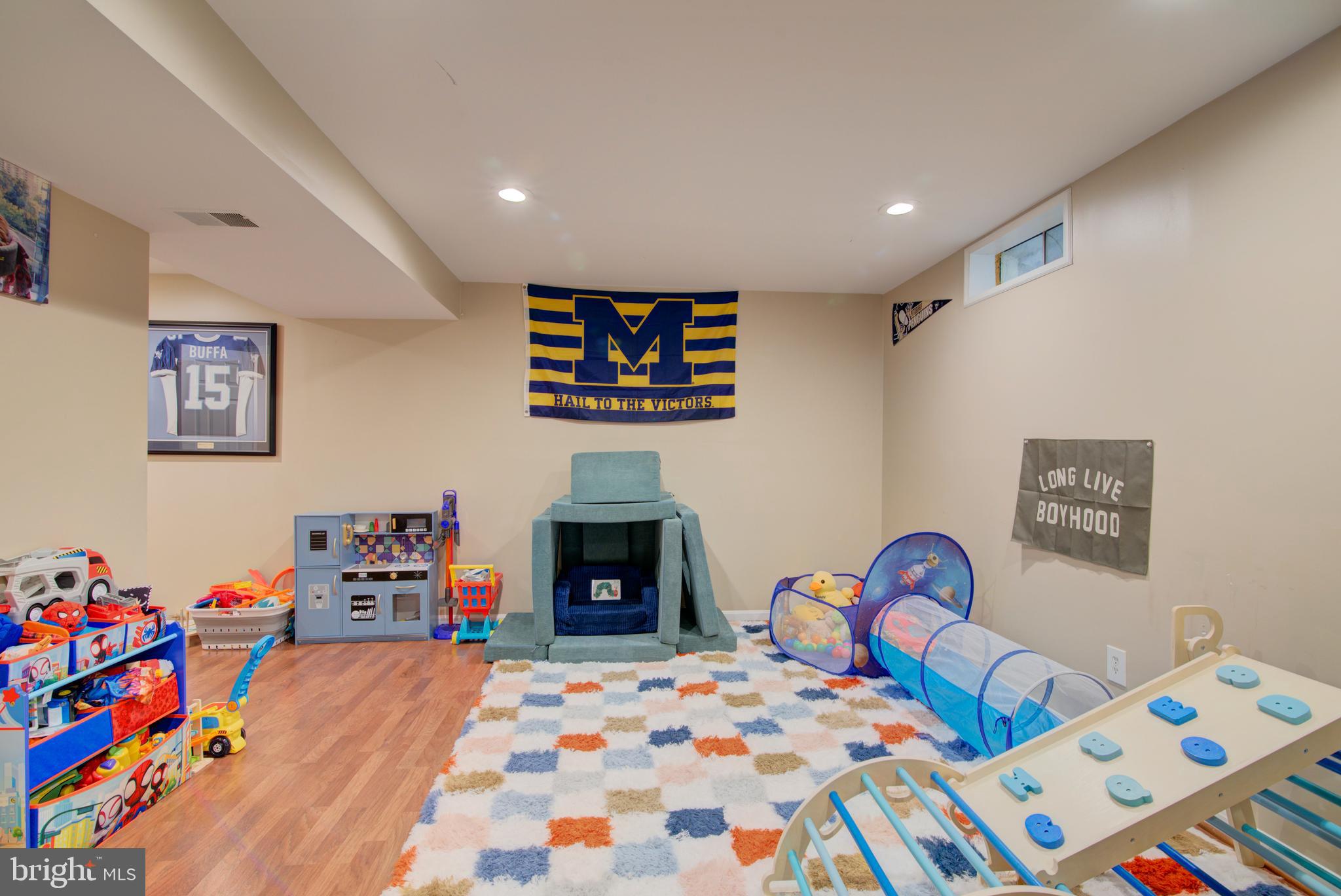 POTOMAC CROSSING - Residential