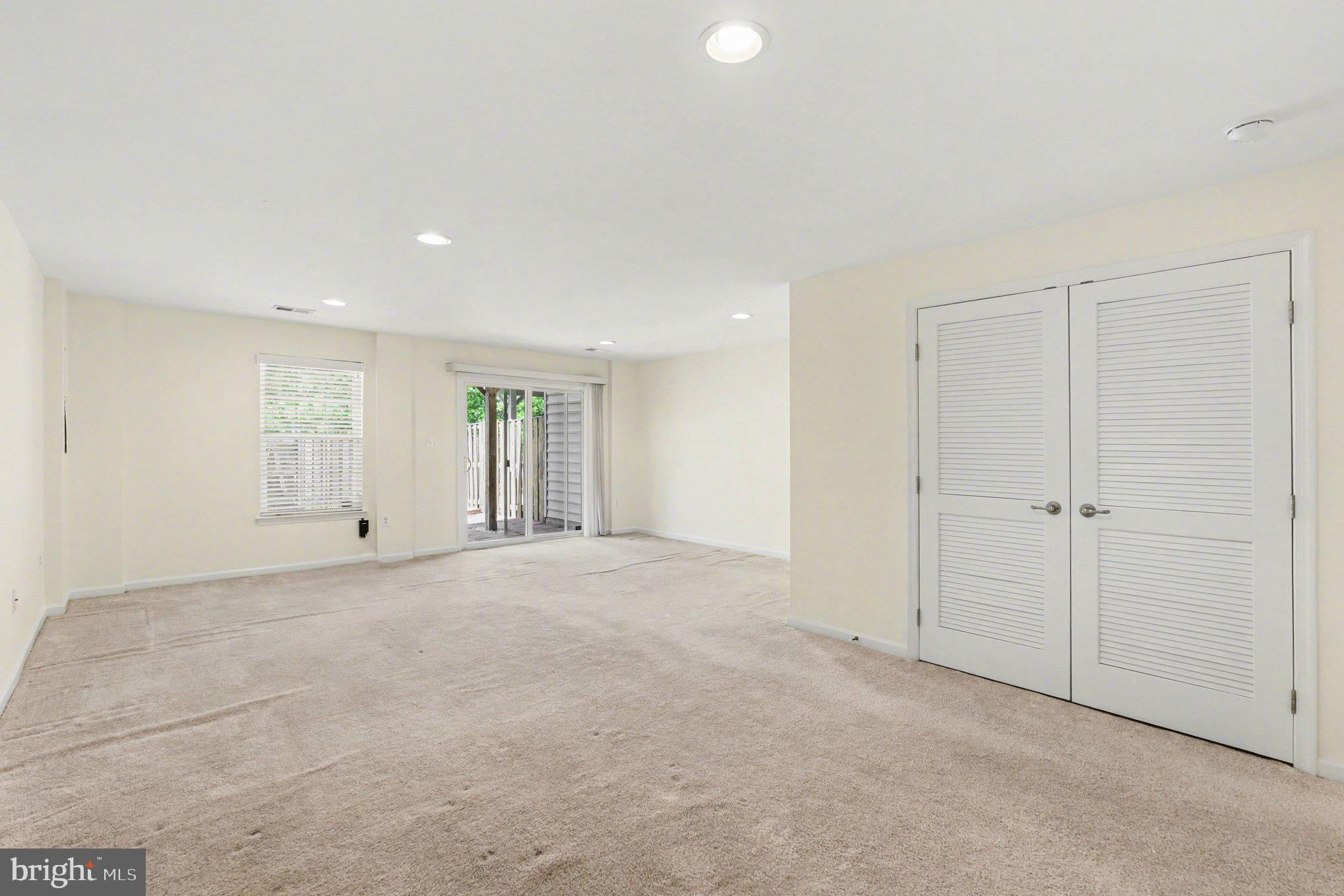 LAFAYETTE CROSSING - Residential