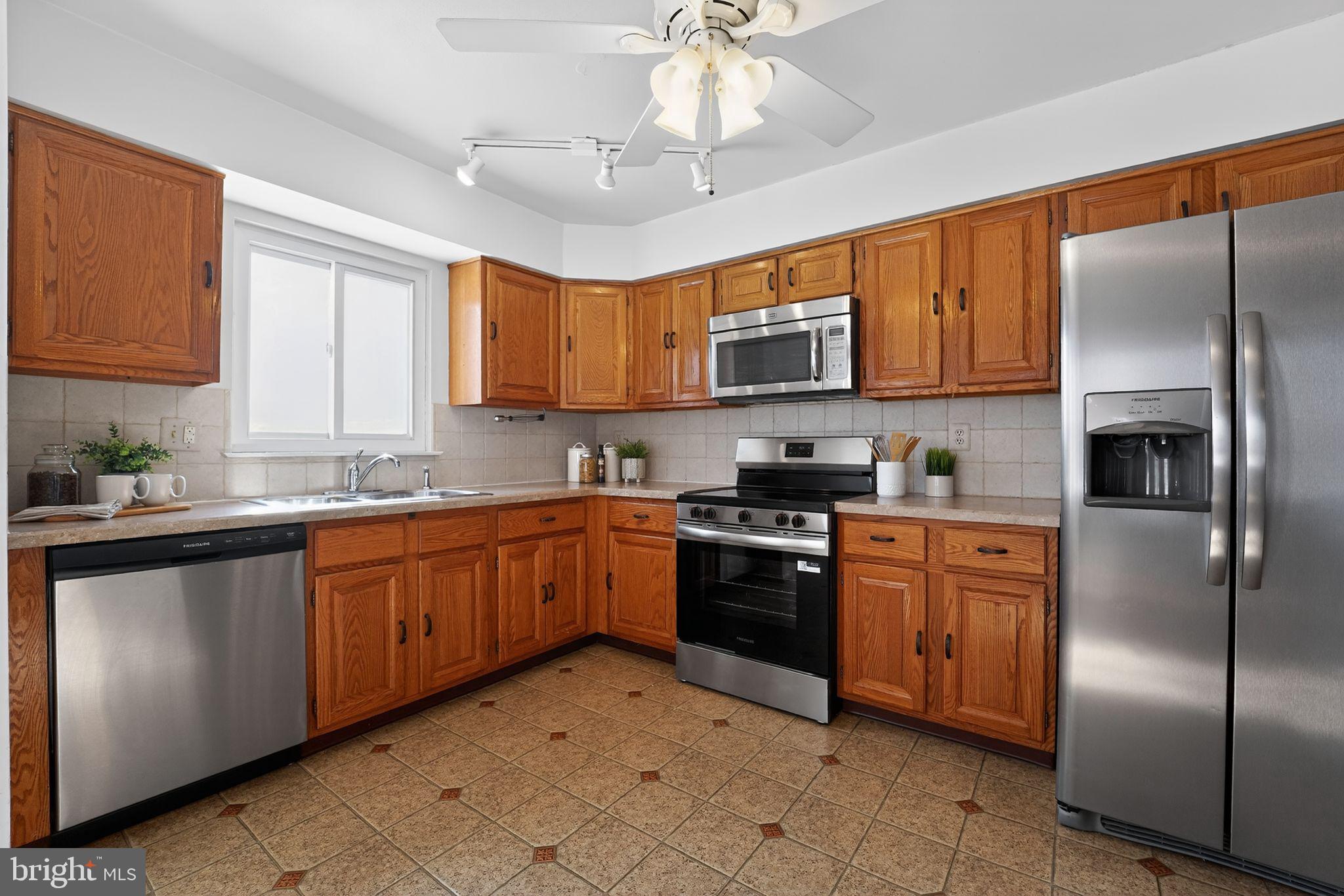 CRESTWOOD VILLAGE - Residential