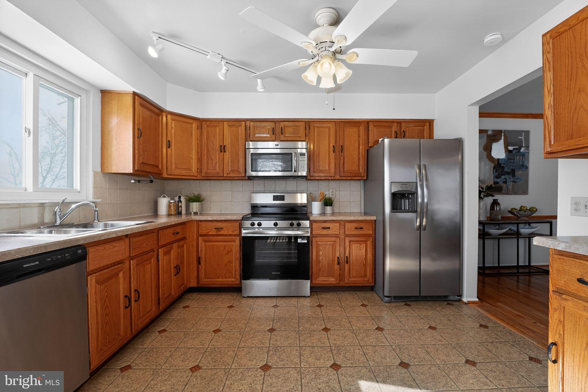 CRESTWOOD VILLAGE - Residential