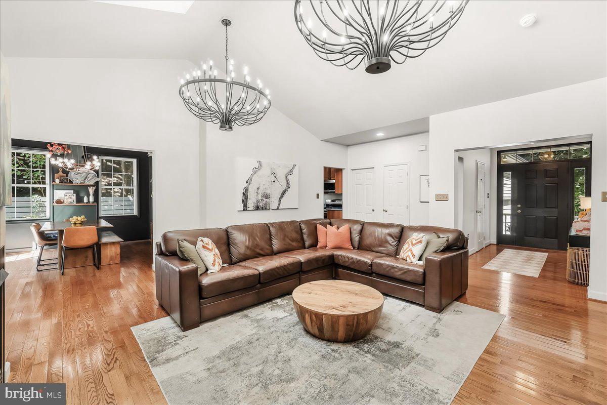9726 WOODCLIFF COURT
