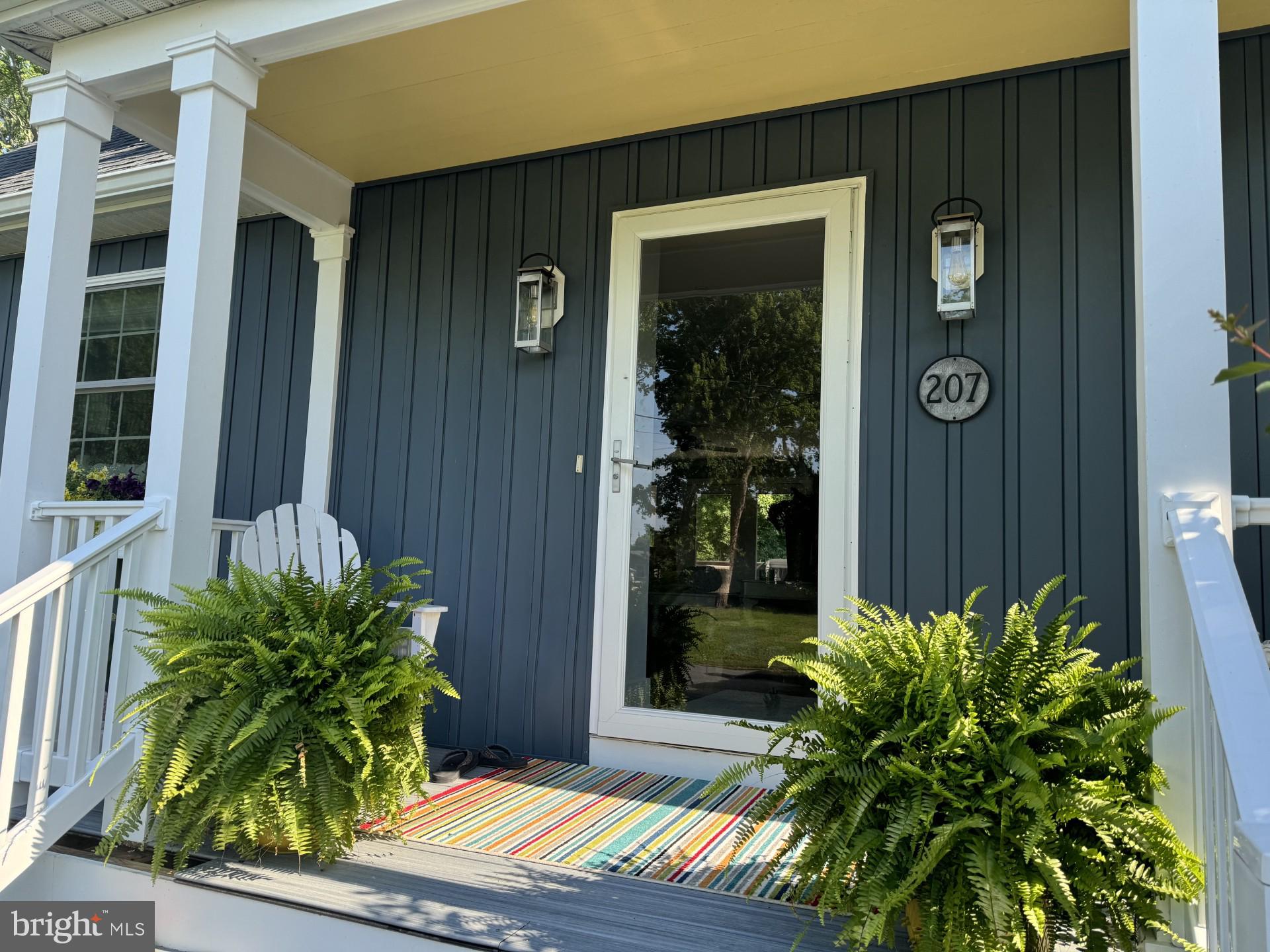 207 BROOKS LANE