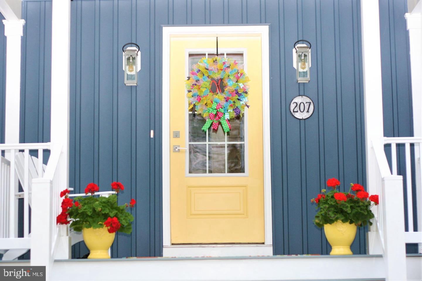 207 BROOKS LANE