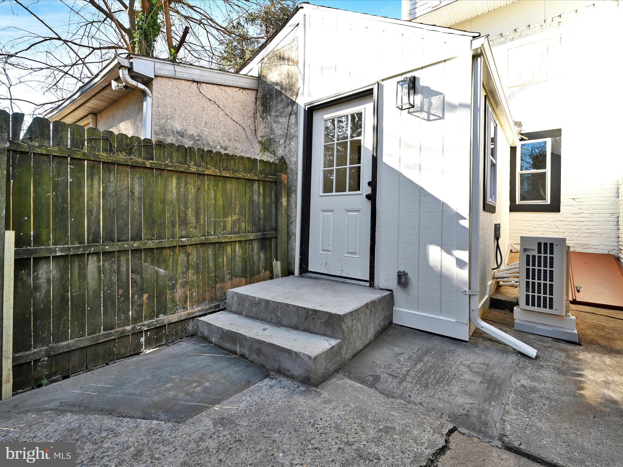 CHESTNUT HILL - Residential