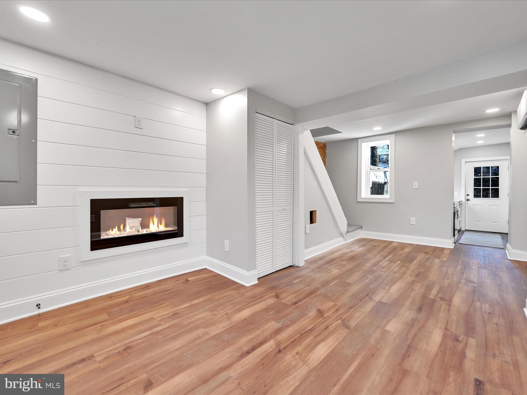CHESTNUT HILL - Residential