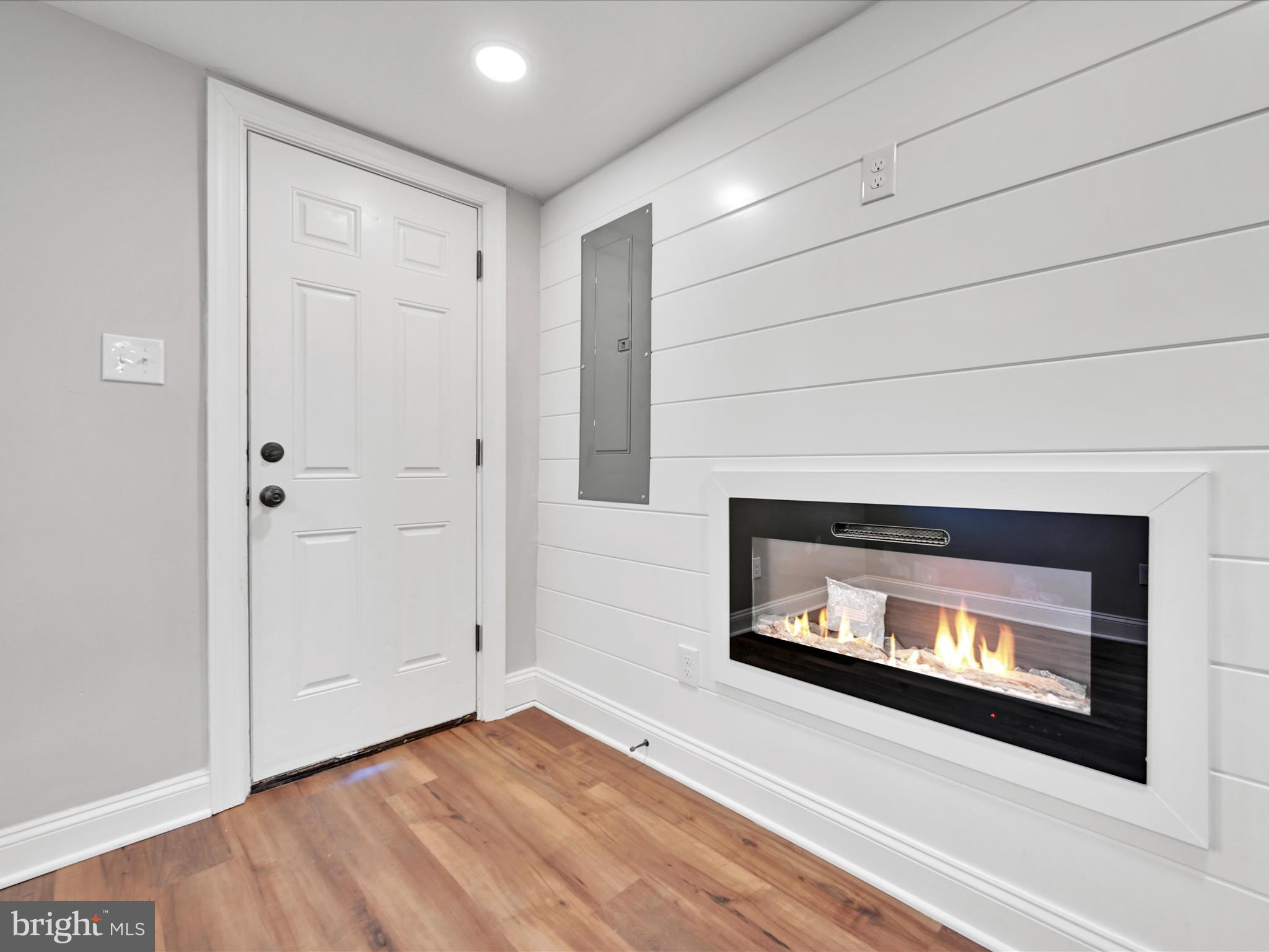 CHESTNUT HILL - Residential
