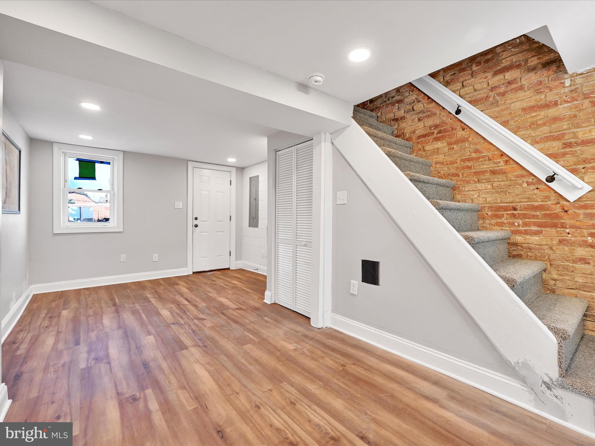 CHESTNUT HILL - Residential