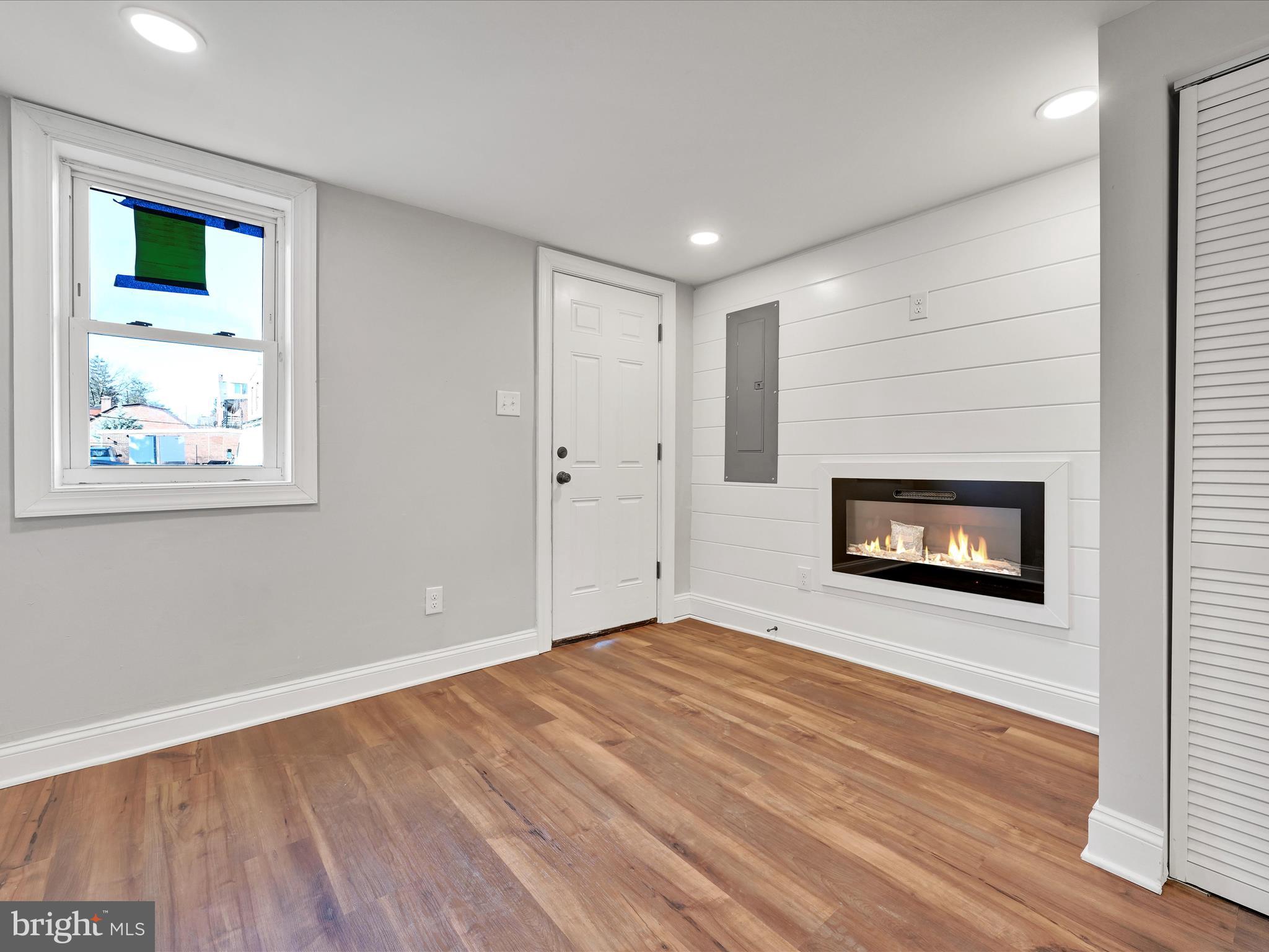 CHESTNUT HILL - Residential