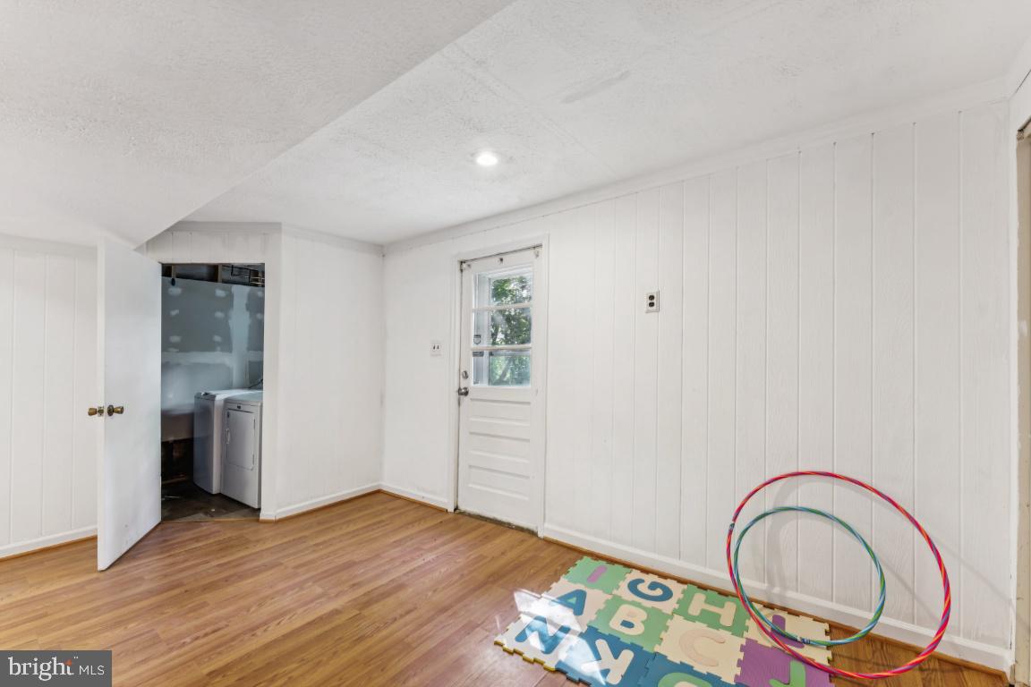 FRIENDLY FARMS - Residential