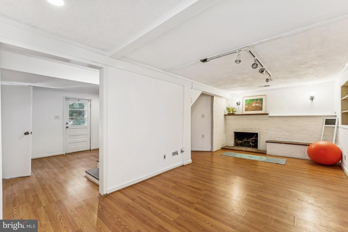 FRIENDLY FARMS - Residential