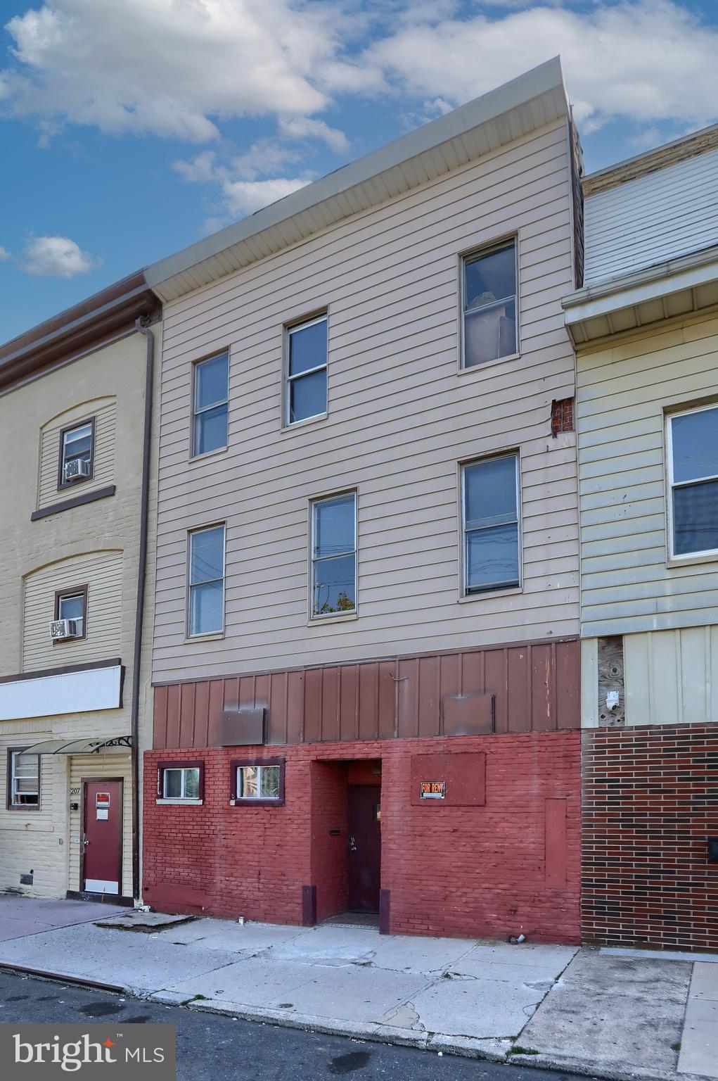 211 N 8TH STREET