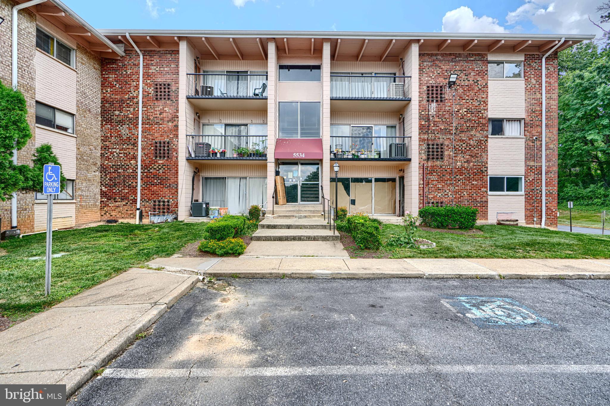 This beautifully renovated unit with brand-new appliances offers modern comfort in a vibrant, convenient setting. Enjoy easy access to everyday essentials with nearby shopping at the Mall at Prince George’s, Giant, and Safeway, plus quick bites and local cafés. Commuting is a breeze with close connections to MD-410, the Green Line Metro stations at Hyattsville Crossing and West Hyattsville, multiple bus routes, and bike trails. The neighborhood blends walkable charm with historic character, parks, and trails, creating a lively yet comfortable place to call home.