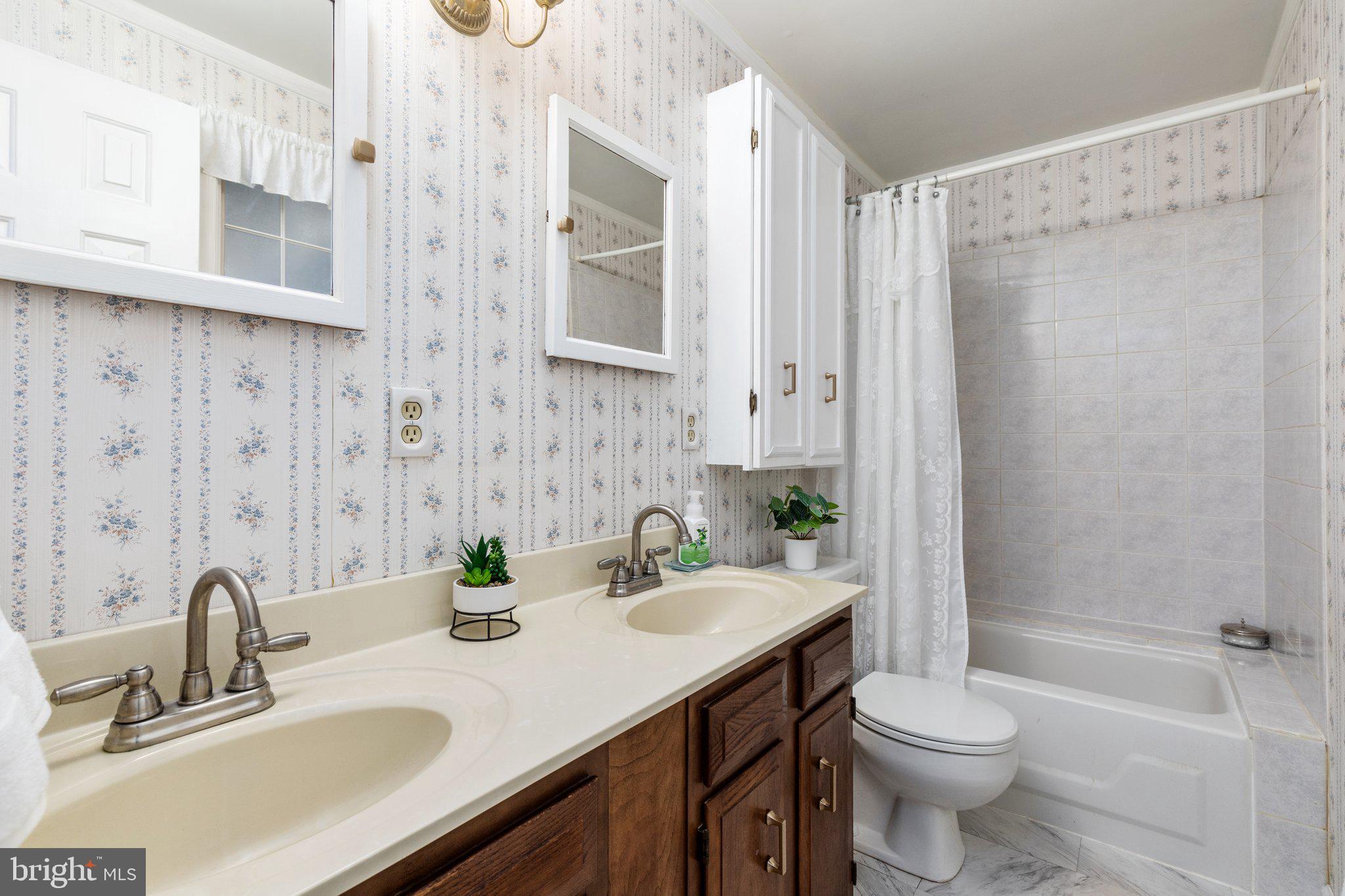 KNOLLWOOD ESTATES - Residential