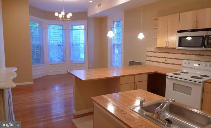 TEMPLE UNIVERSITY - Residential Lease