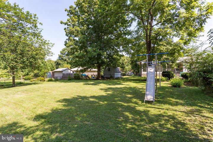 305 STONEWALL DRIVE
