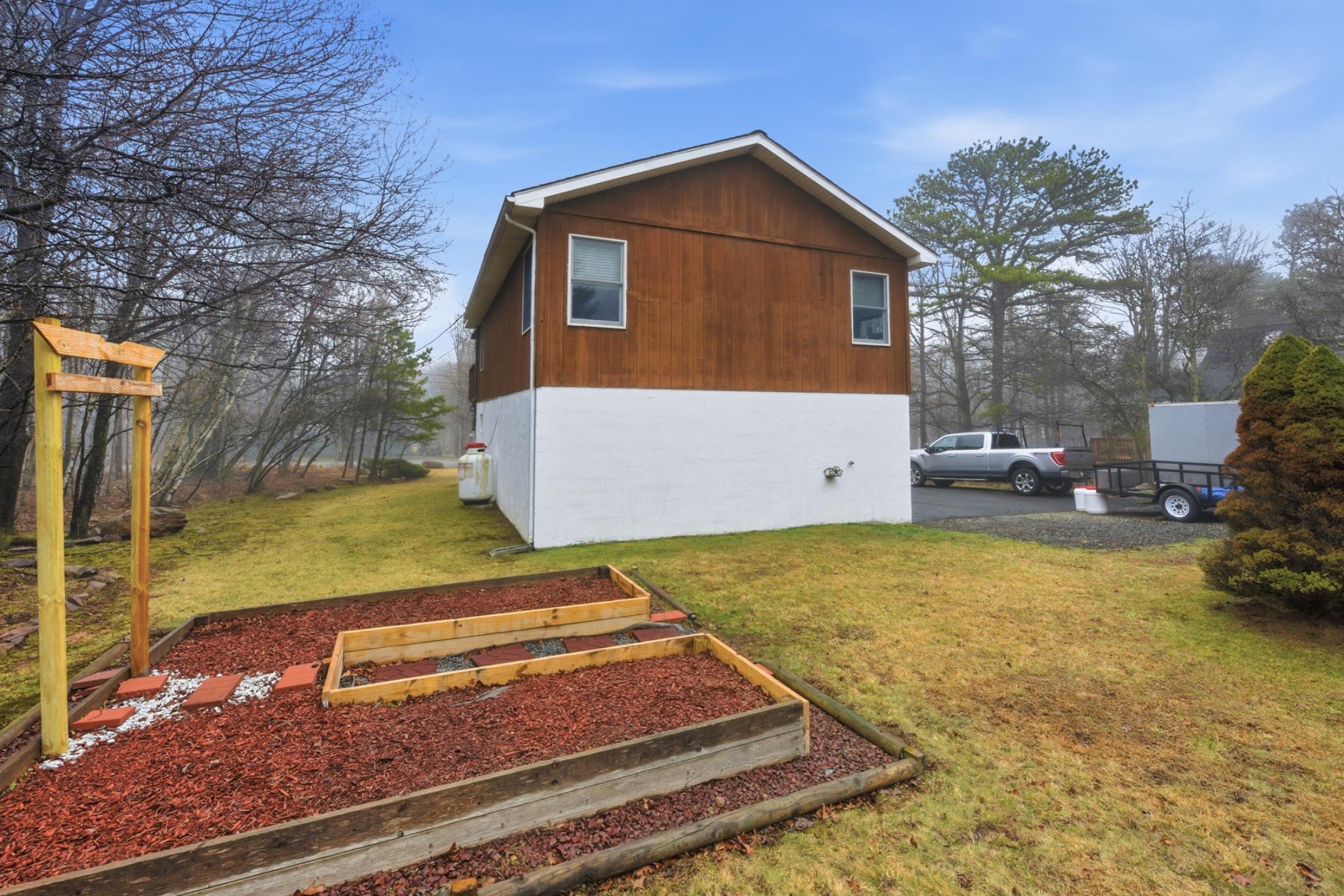 TOWAMENSING TRAILS - Residential