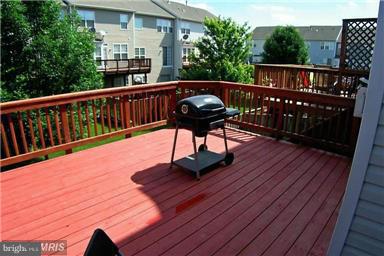 LOUDOUN PARKWAY CENTER - Residential Lease