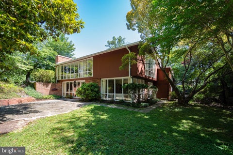 Photo of 7407 Recard Lane, ALEXANDRIA, VA 22307 (MLS # VAFX2337234)