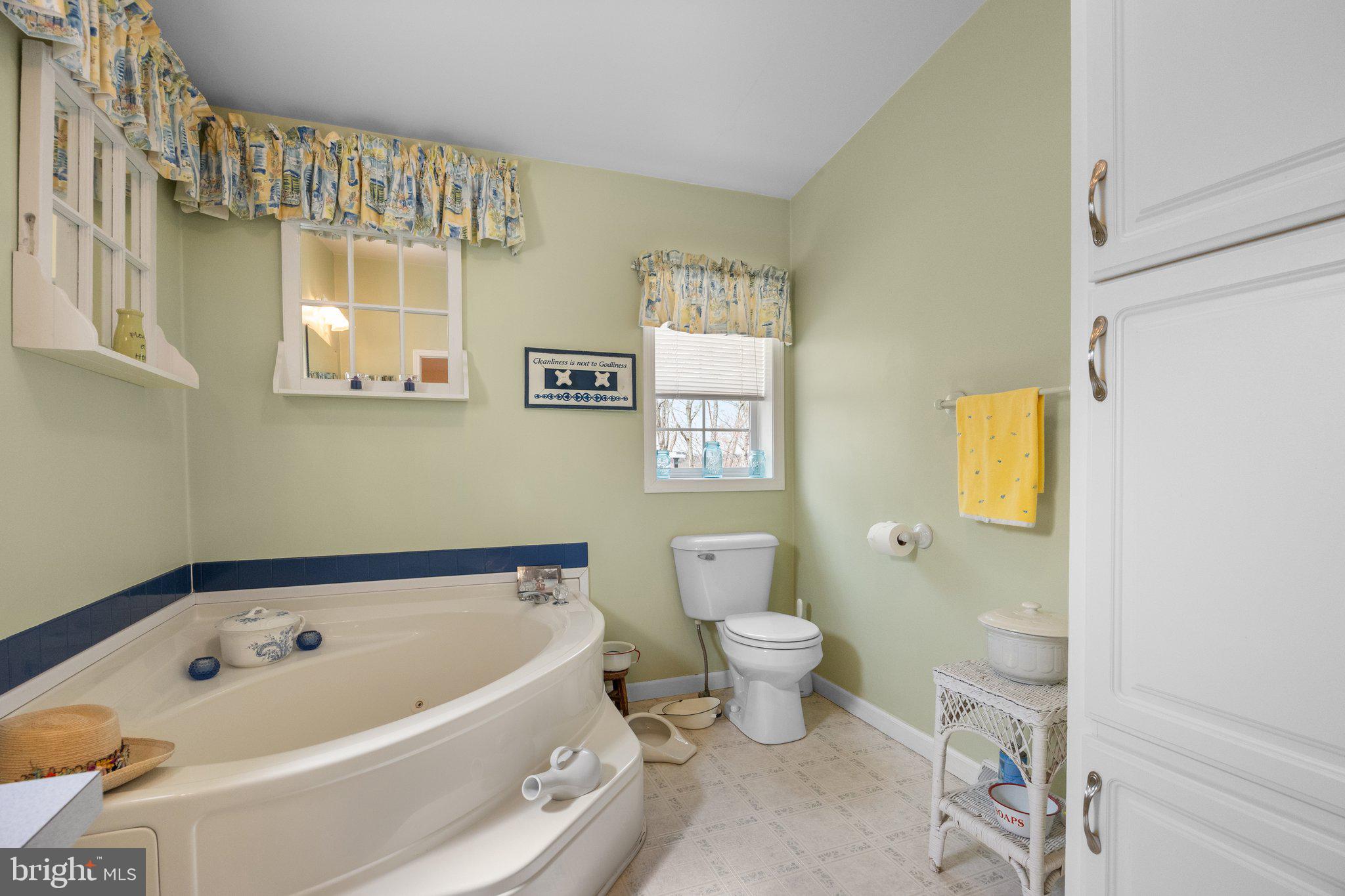 CREEKWOOD VILLAGE - Residential