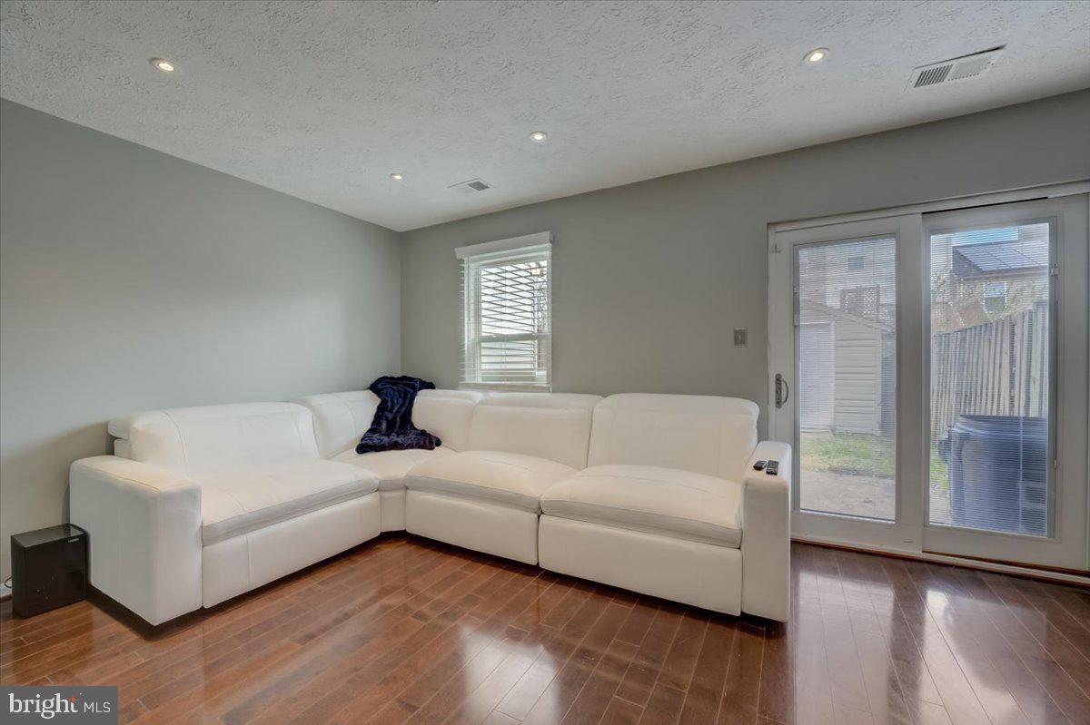 RIVERSIDE RUN - Residential