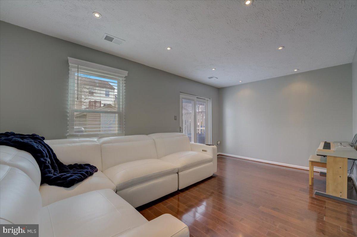 RIVERSIDE RUN - Residential