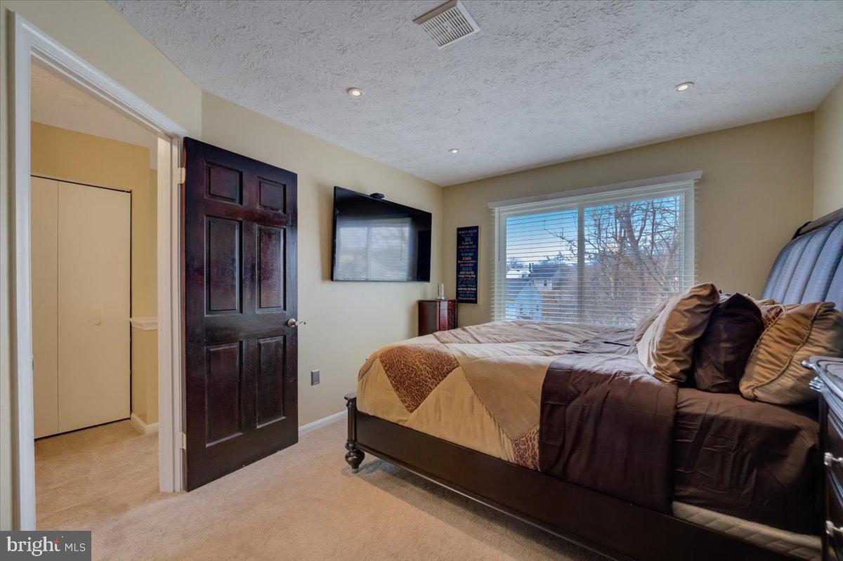 RIVERSIDE RUN - Residential