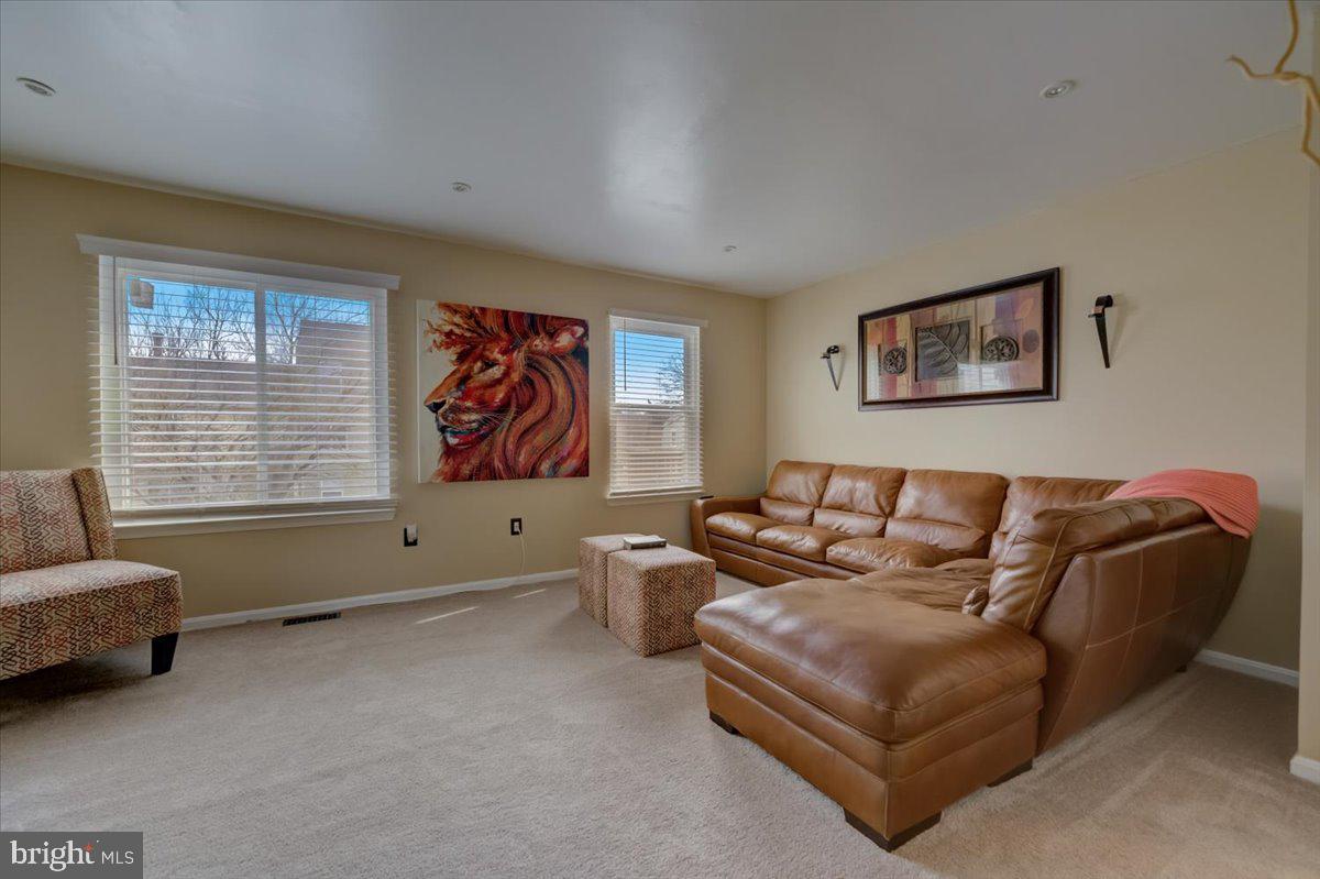 RIVERSIDE RUN - Residential