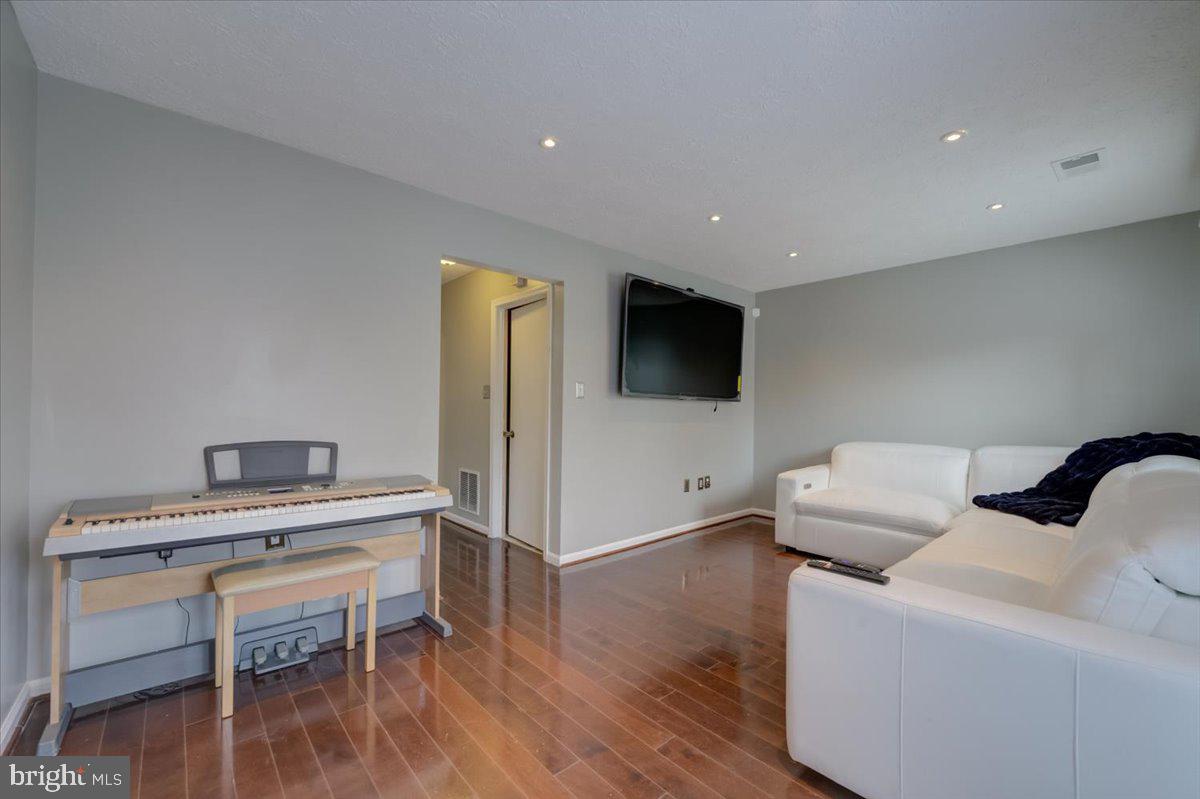 RIVERSIDE RUN - Residential