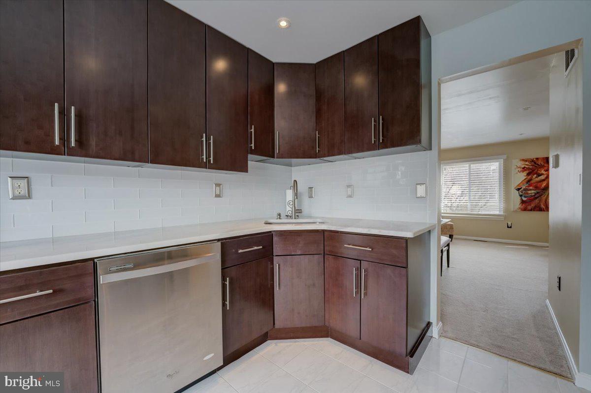 RIVERSIDE RUN - Residential