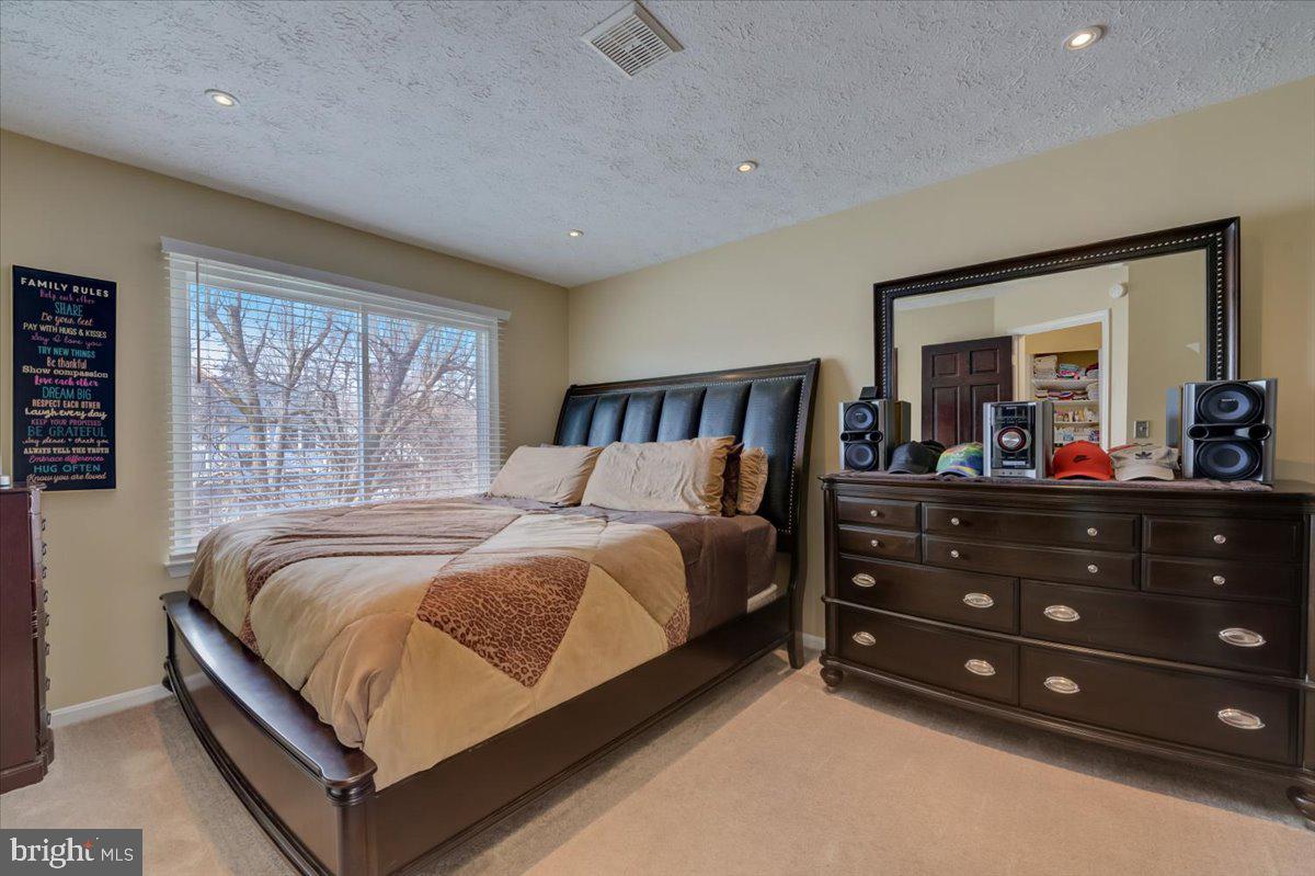 RIVERSIDE RUN - Residential