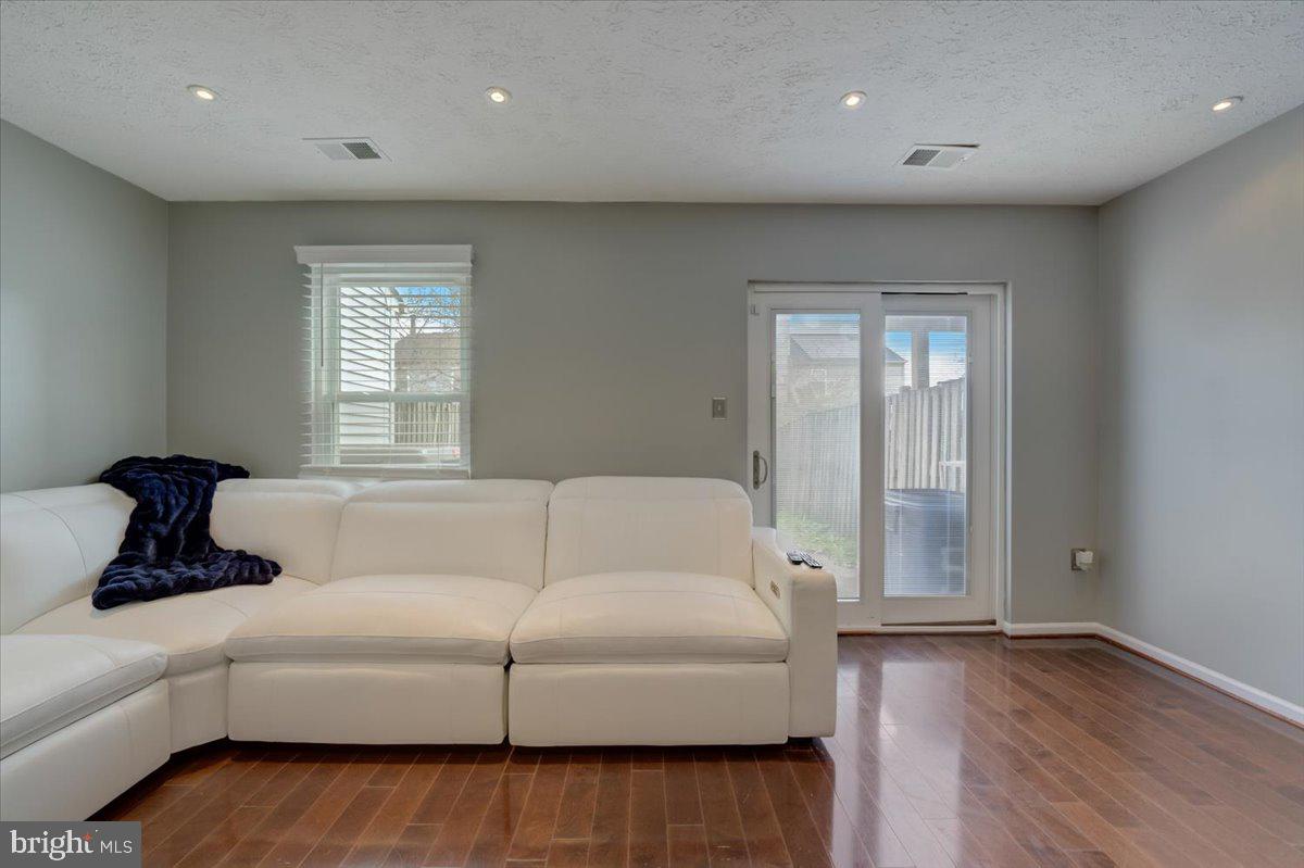 RIVERSIDE RUN - Residential