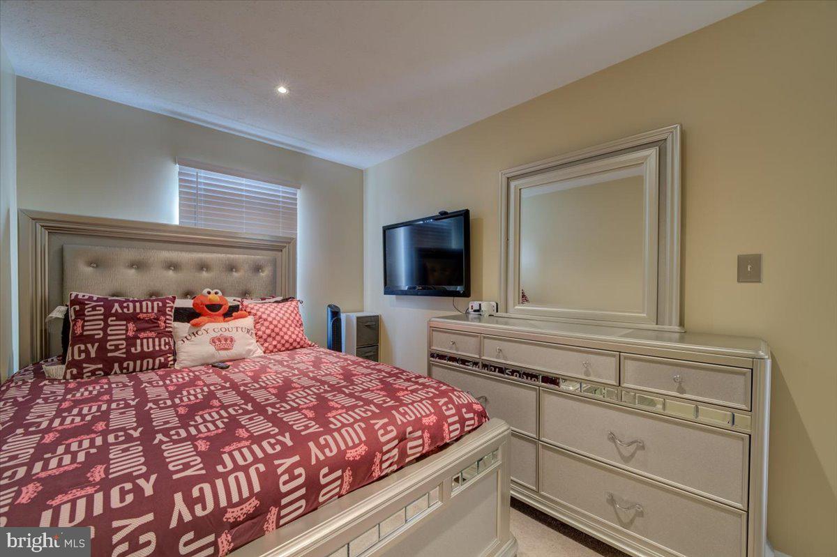 RIVERSIDE RUN - Residential