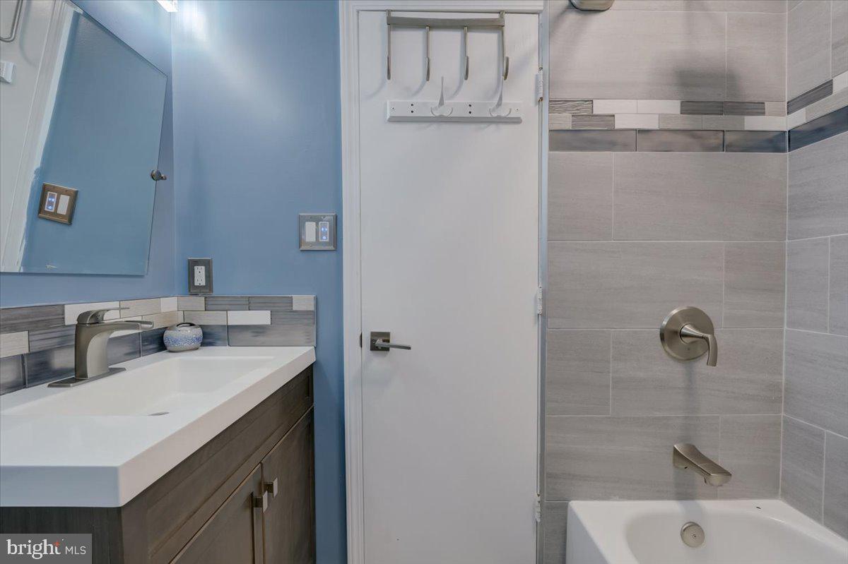 RIVERSIDE RUN - Residential