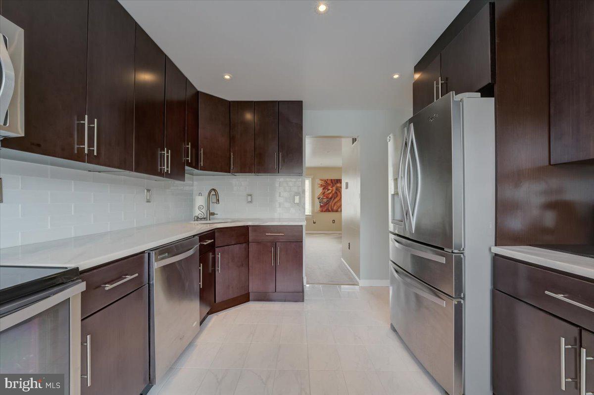 RIVERSIDE RUN - Residential