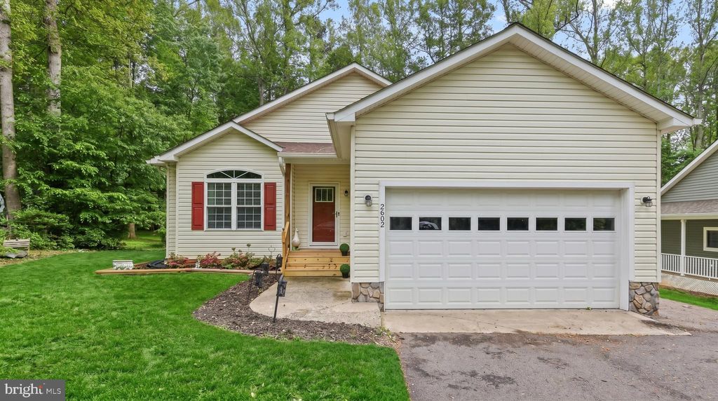 Photo of 2602 Lakeview Parkway, LOCUST GROVE, VA 22508 (MLS # VAOR2014028)