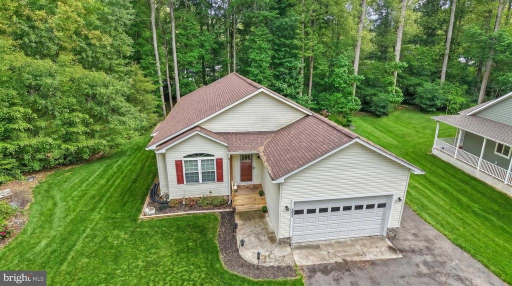 Photo of 2602 Lakeview Parkway, LOCUST GROVE, VA 22508 (MLS # VAOR2014028)