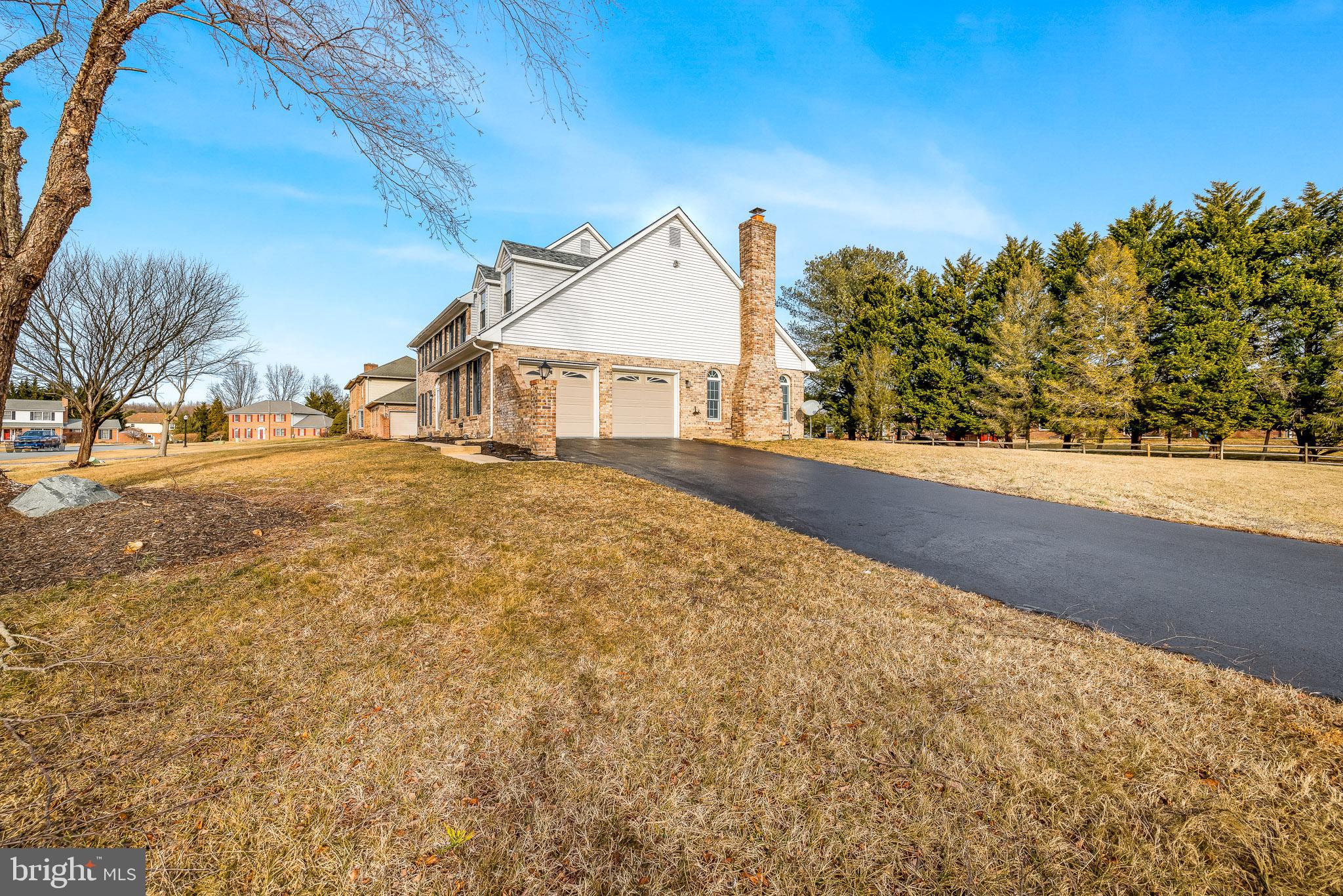 CARAVEL WOODS - Residential