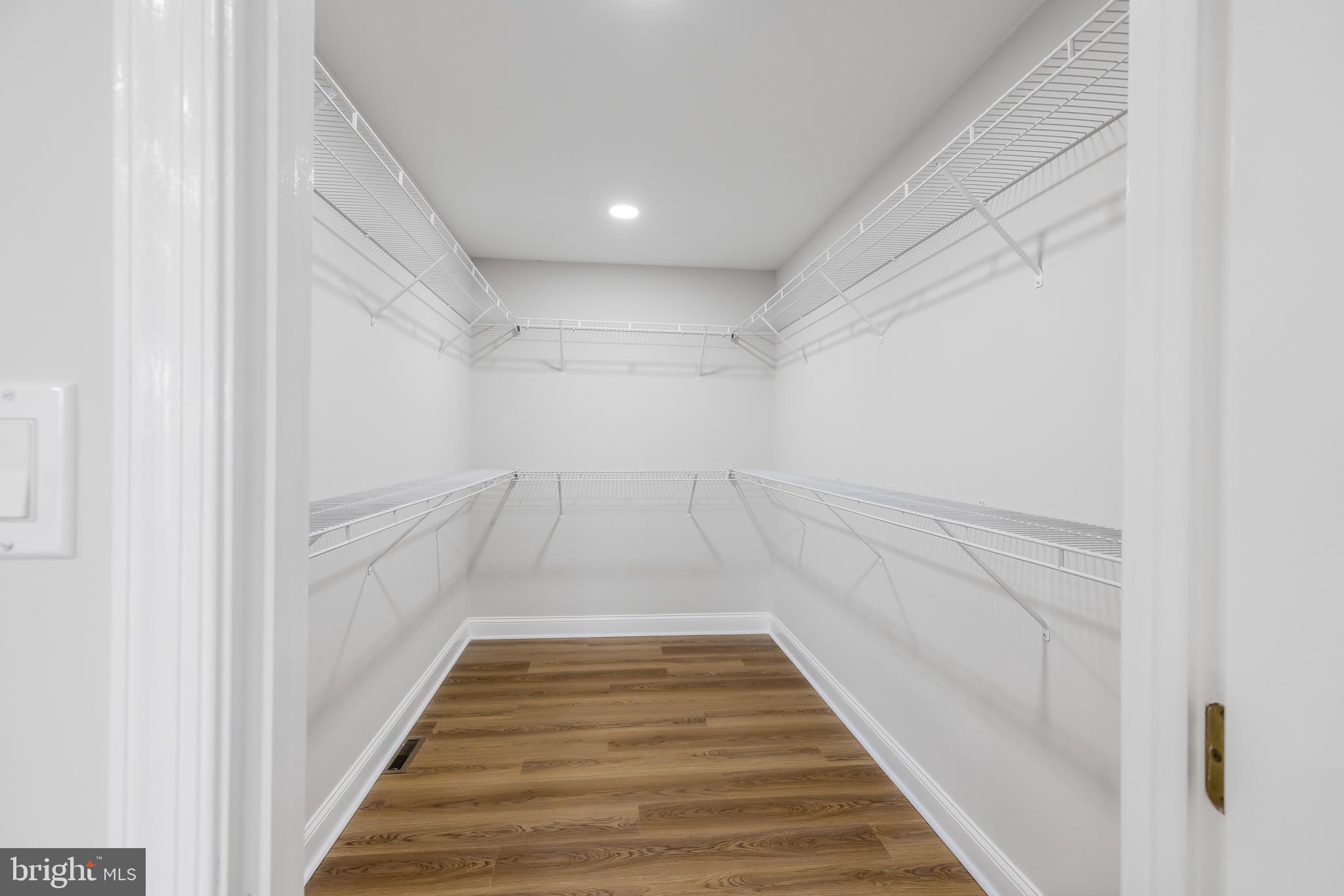 CARAVEL WOODS - Residential