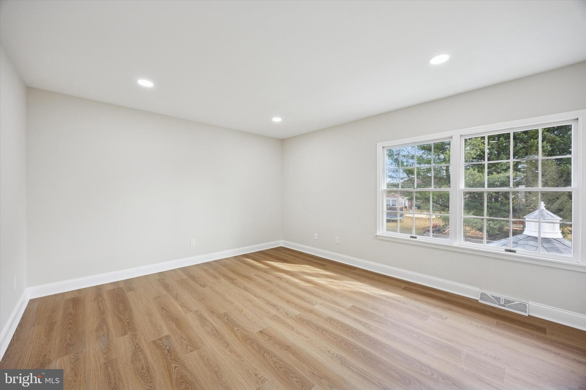 CARAVEL WOODS - Residential