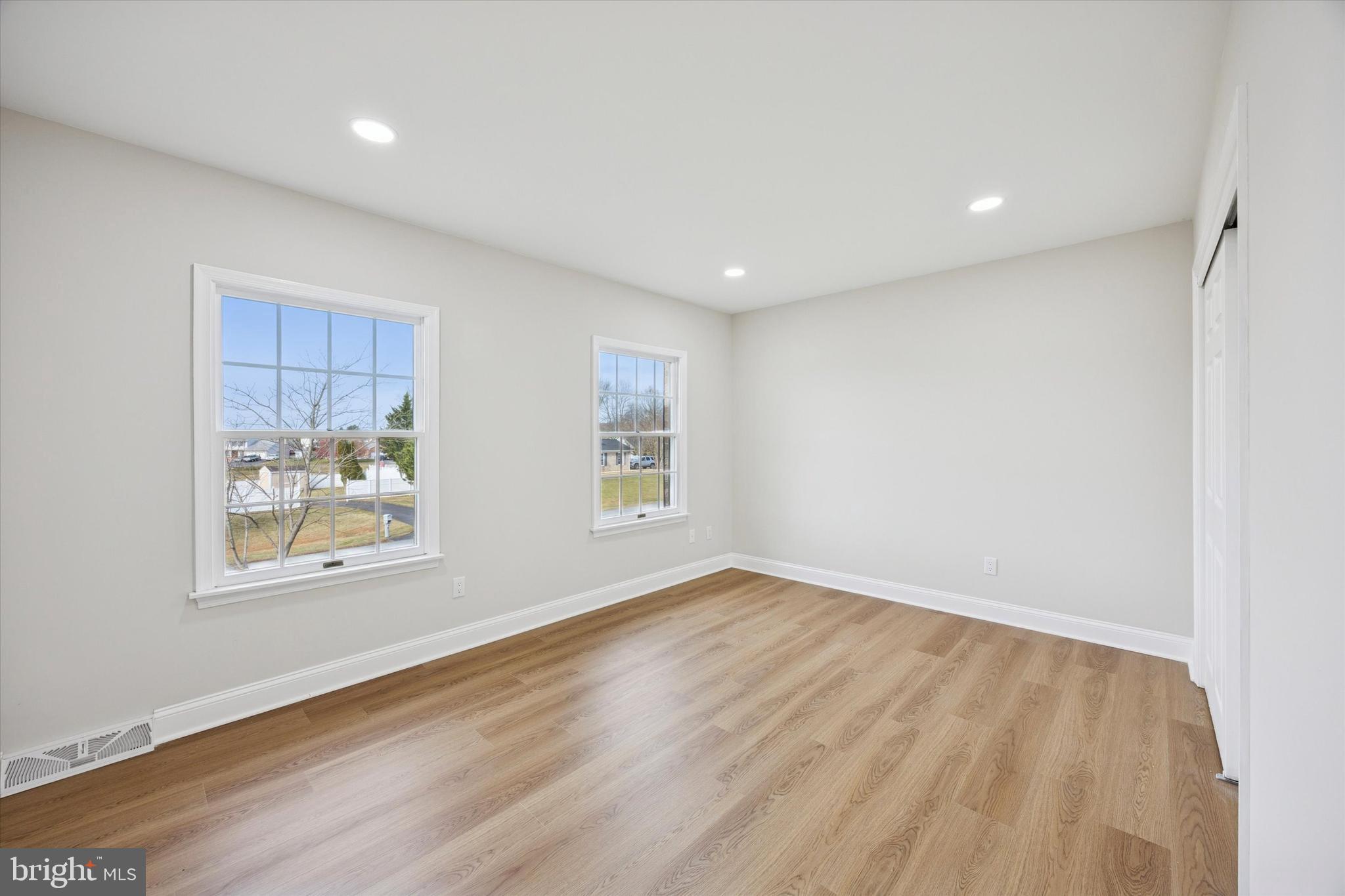 CARAVEL WOODS - Residential