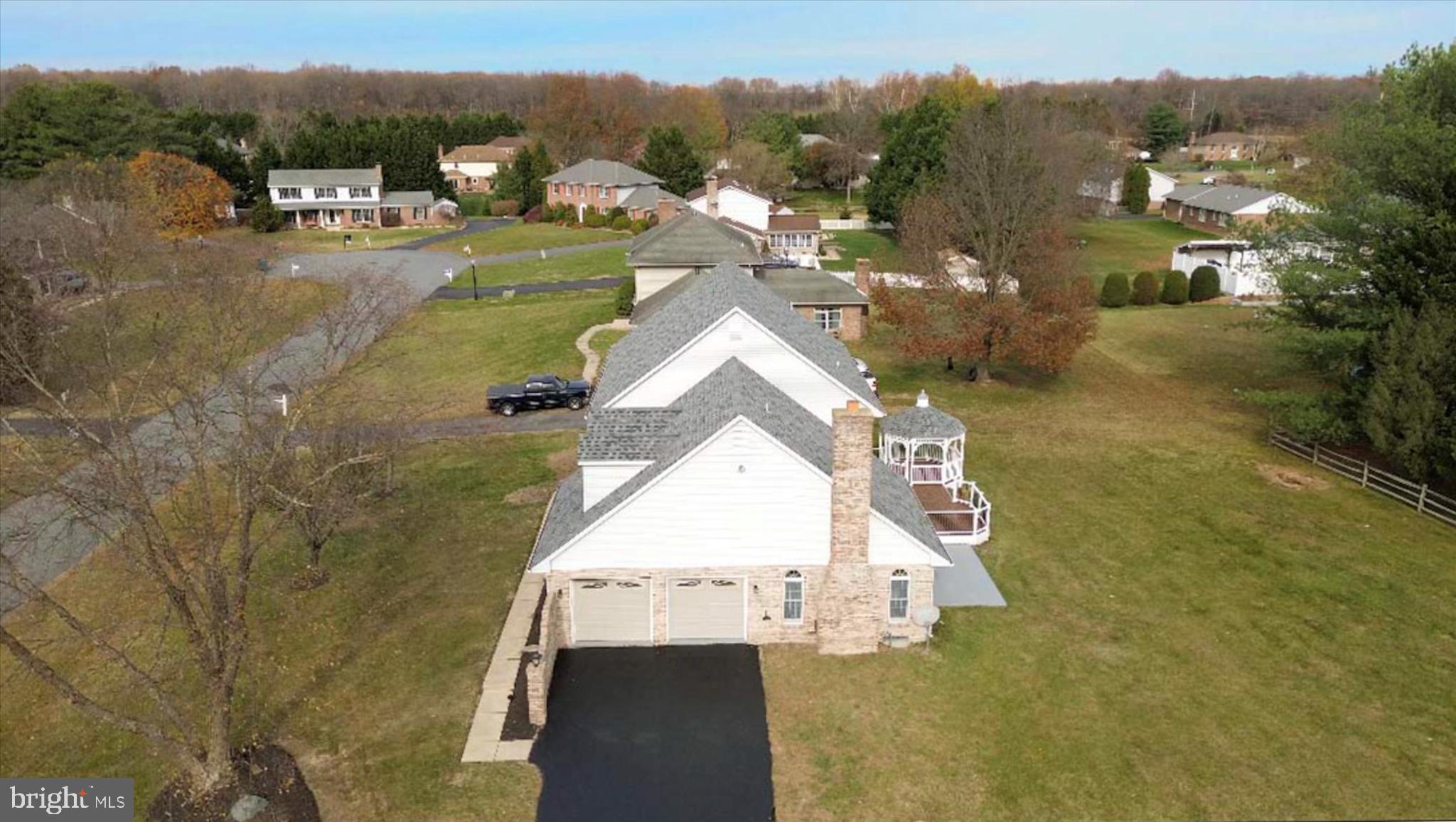 CARAVEL WOODS - Residential