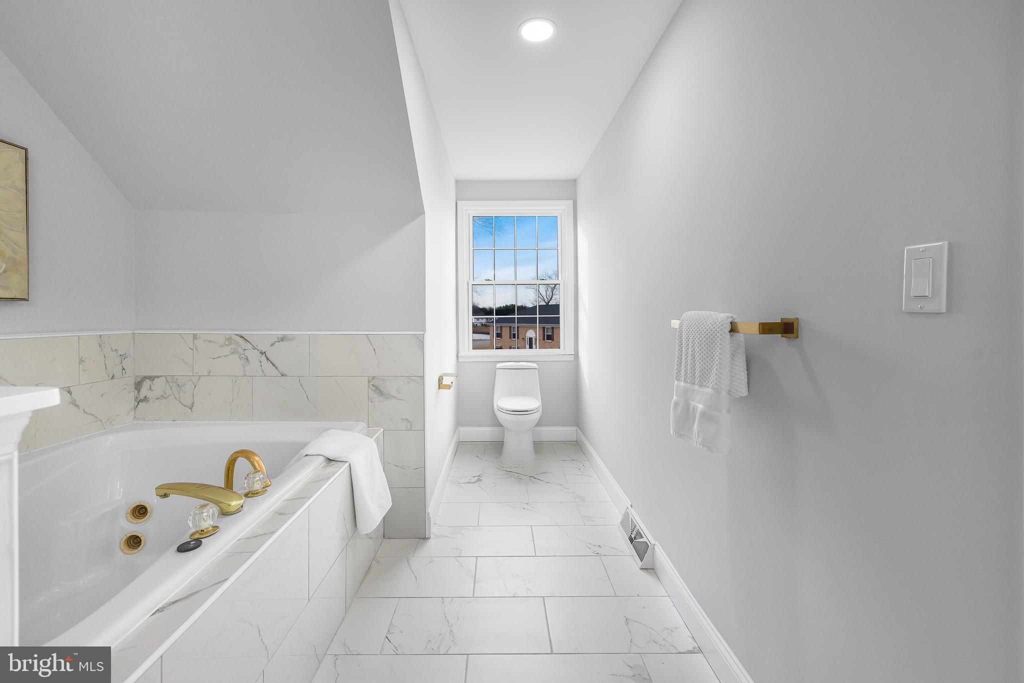 CARAVEL WOODS - Residential