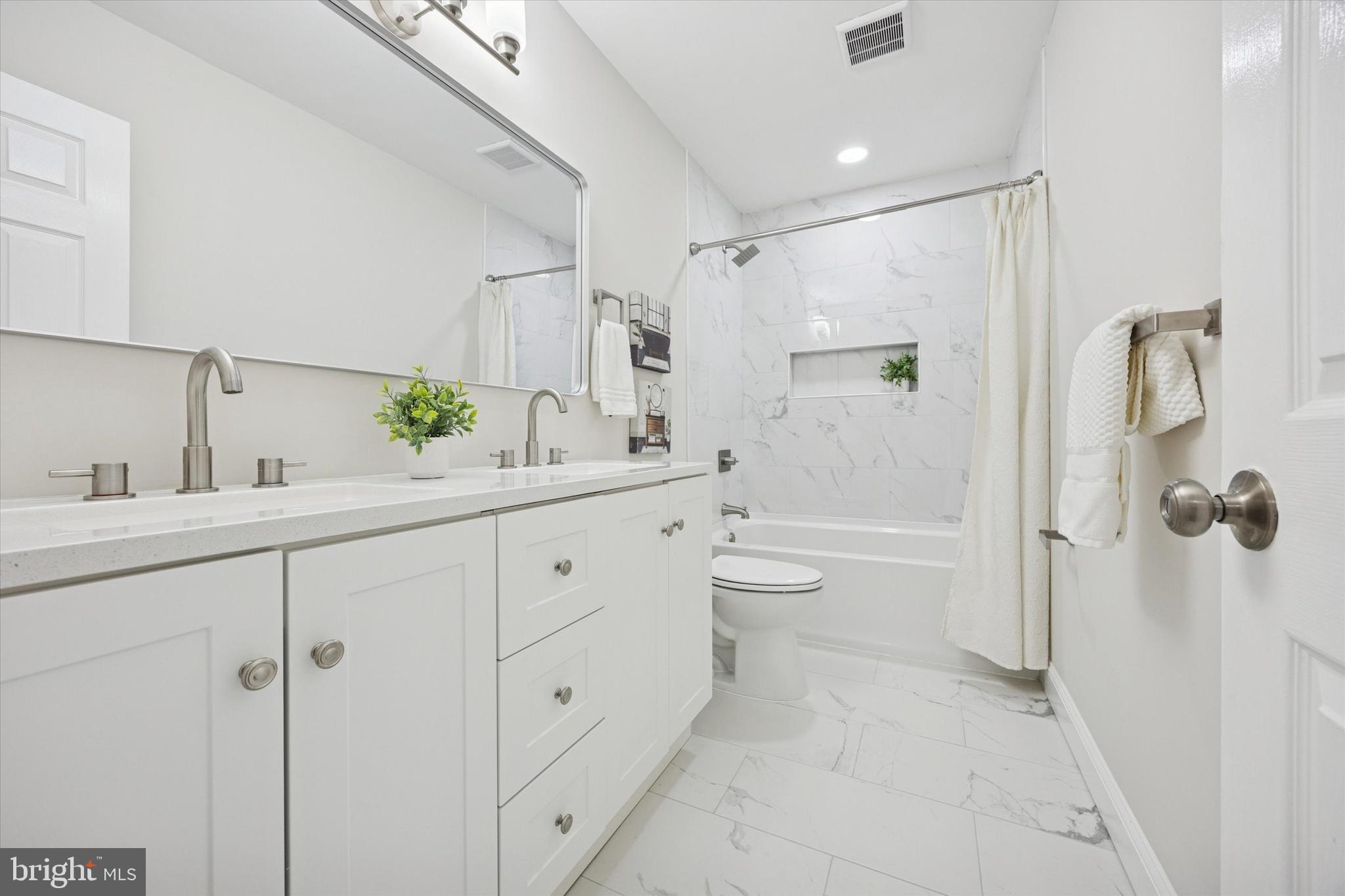 CARAVEL WOODS - Residential